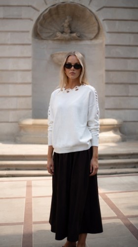 SWETER-Z-OZDOBNYMI-WYCIECIAMI-LEMONADA.jpg
