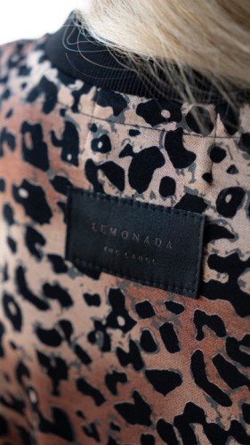 BLUZA-W-PANTERKE-LEMONADA-Material-dominujacy-poliester.jpg