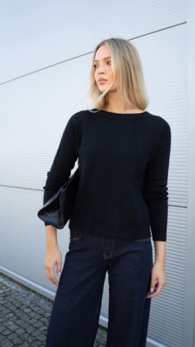 SWETER-TARCZA-LEMONADA-CZARNY.jpg
