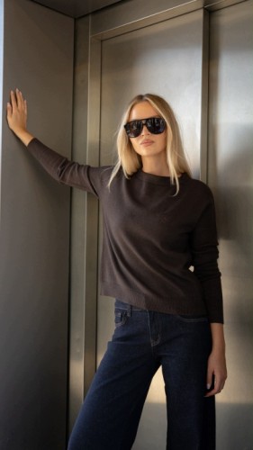 SWETER-TARCZA-LEMONADA-CZEKOLADOWY-Material-dominujacy-wiskoza.jpg